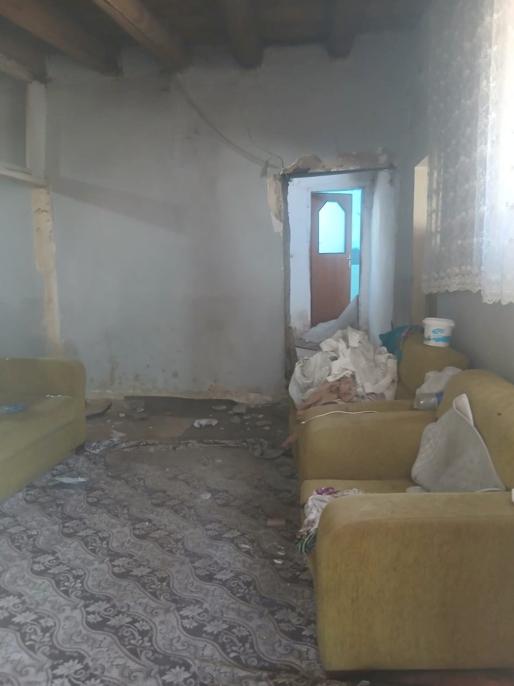 Kurbançayır Köyünde Ev Bahar Yağmurları ve Deprem Etkisiyle Kullanılamaz Hale Geldi