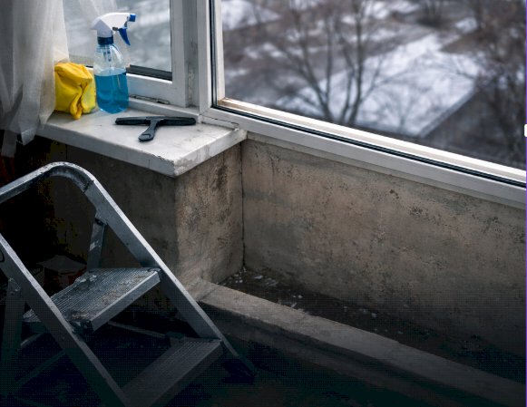 Erzurum’da Cam Silerken 3. Kattan Düşen Kadın Hayatını Kaybetti